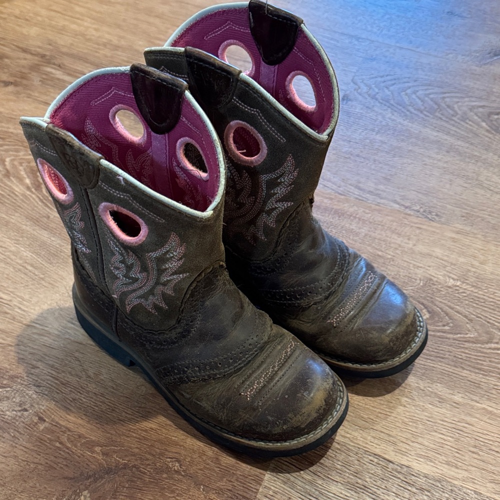 Ariat Cowgirl boots (size 13)